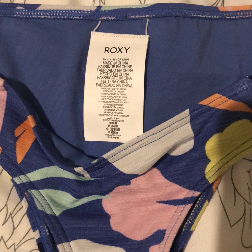 NWT Roxy Swim - Picture 4 of 4